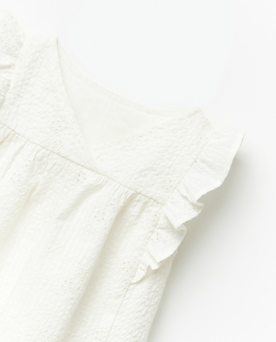 Blusa em Tecido Bordado Branco-5