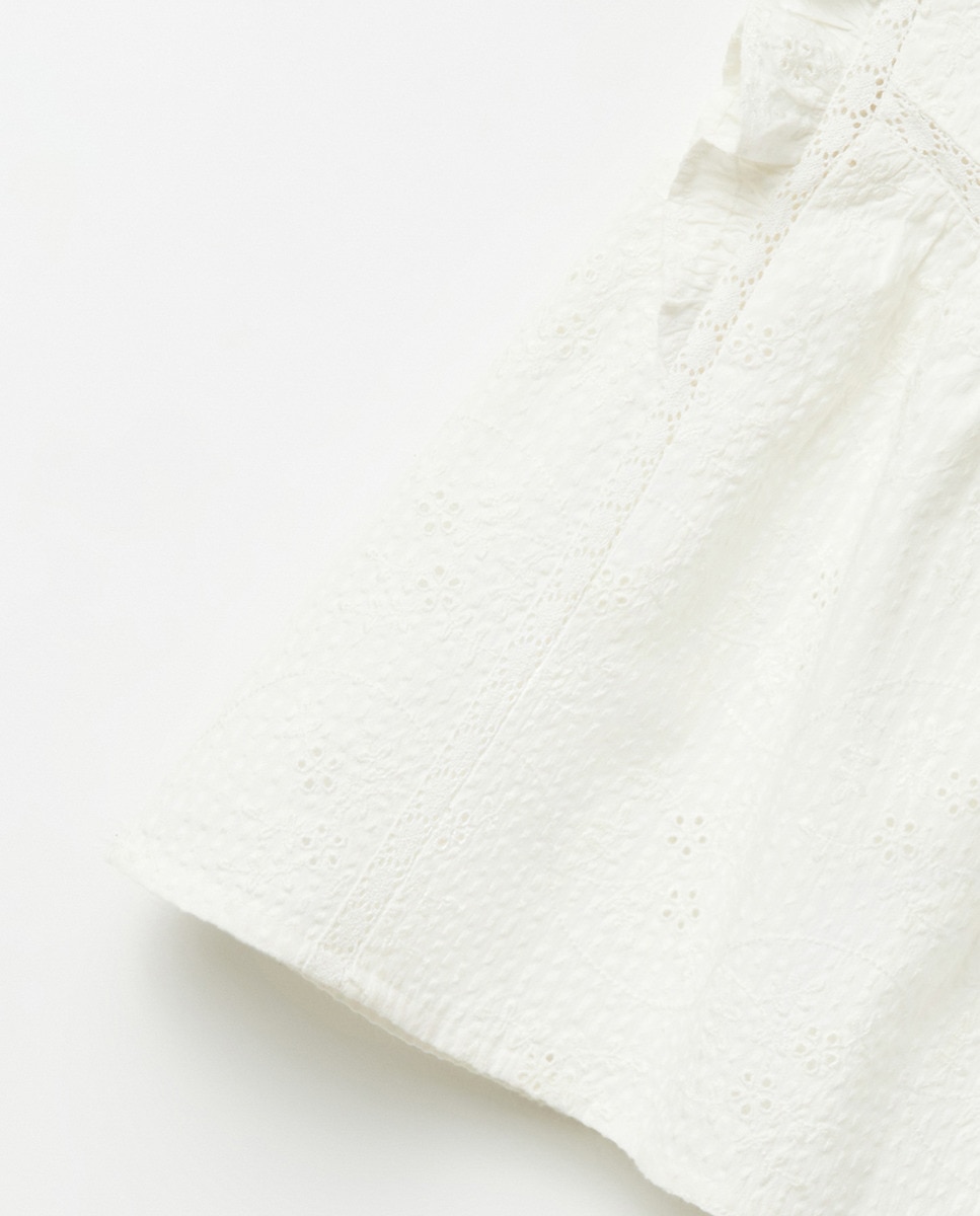 Blusa em Tecido Bordado Branco-4