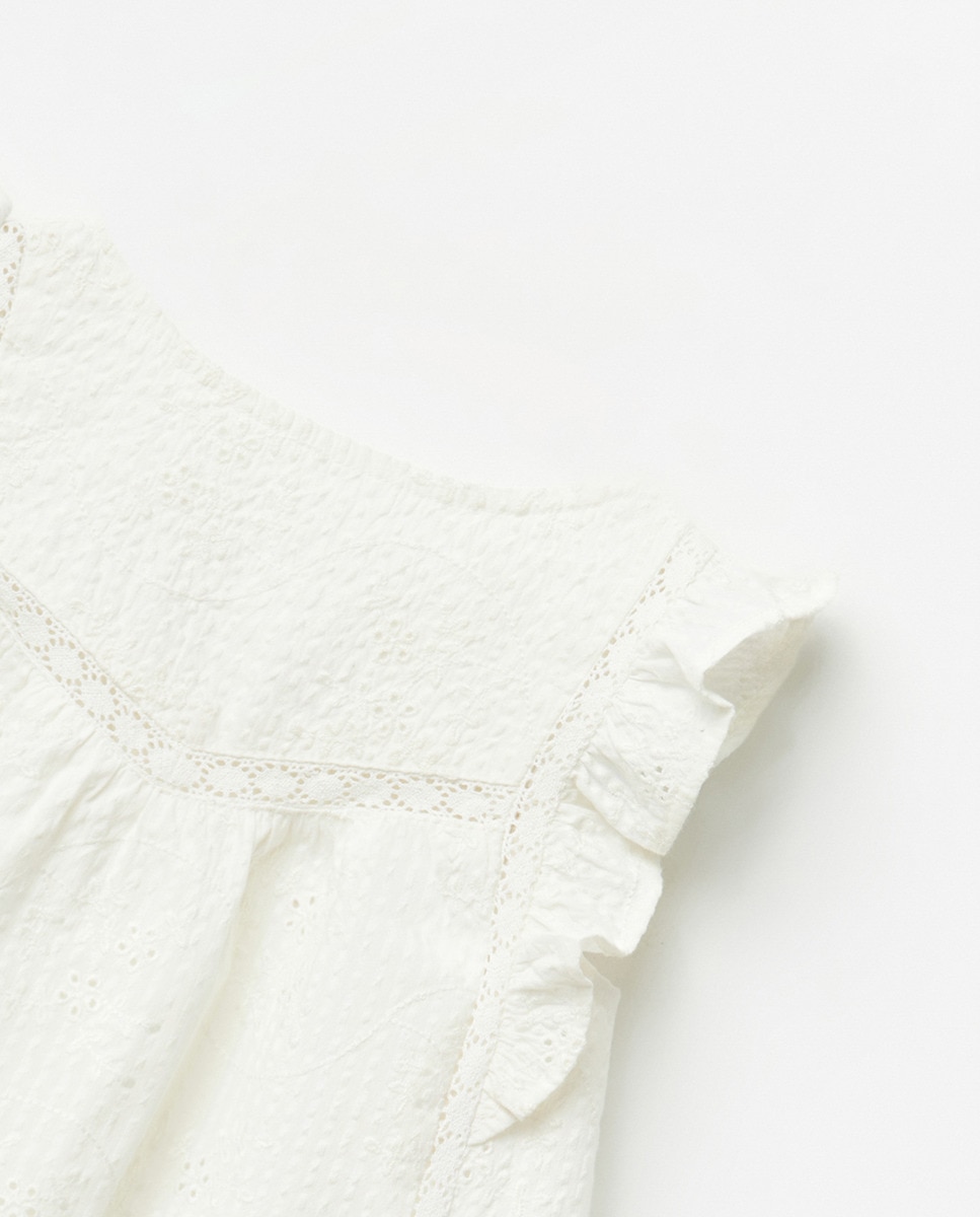 Blusa em Tecido Bordado Branco-3