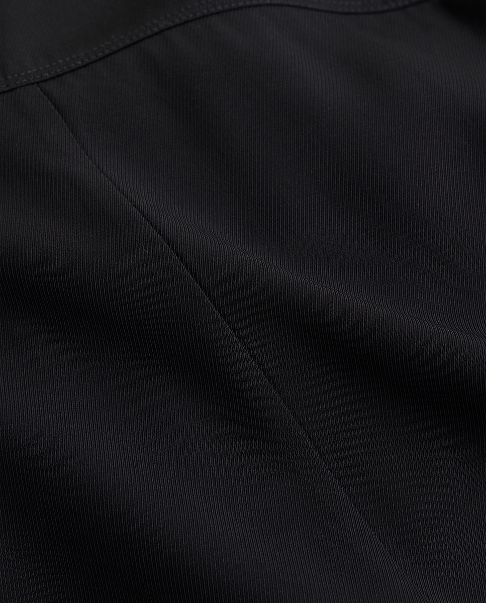 Blusa com Decote em V Preto-7