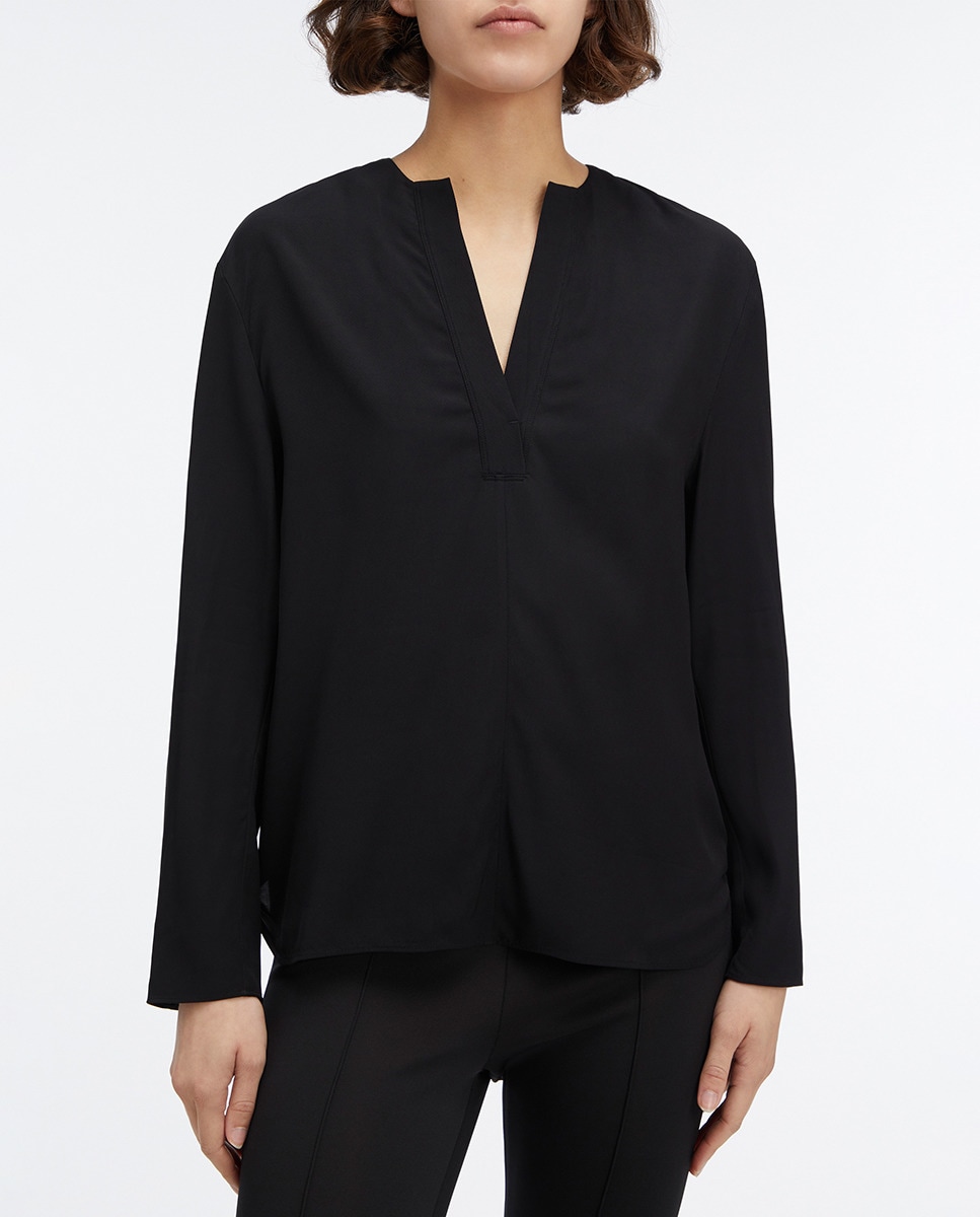 Blusa com Decote em V Preto-1