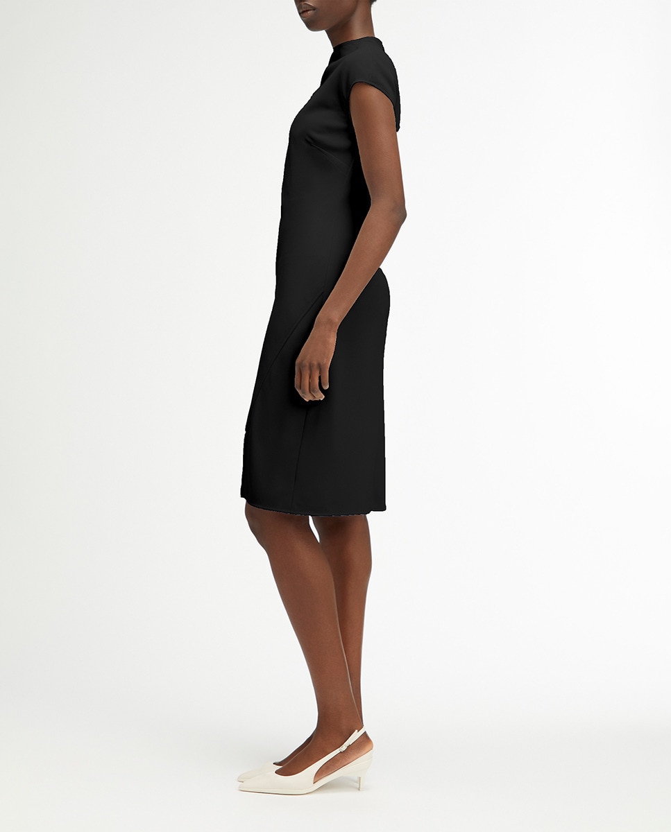 Vestido Curto de Crepe Preto-3