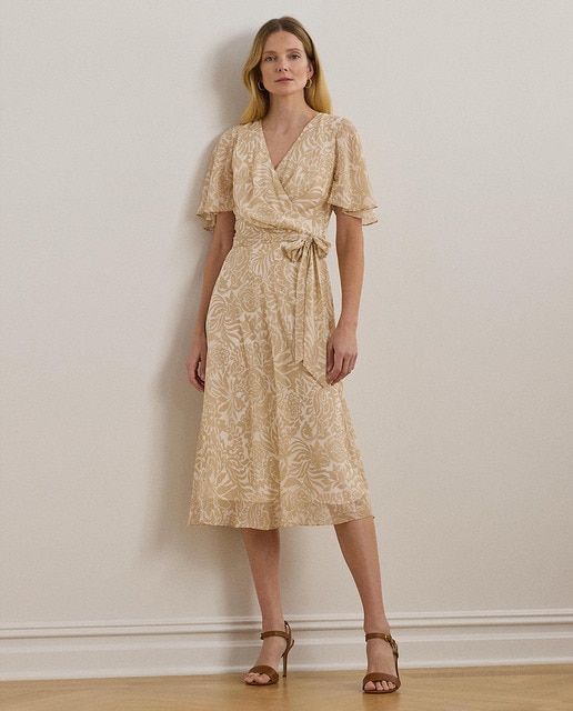 Vestido cruzado con lazada en la cintura
