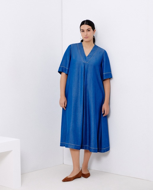 Imagem 0 de Vestido Midi com Decote em Bico