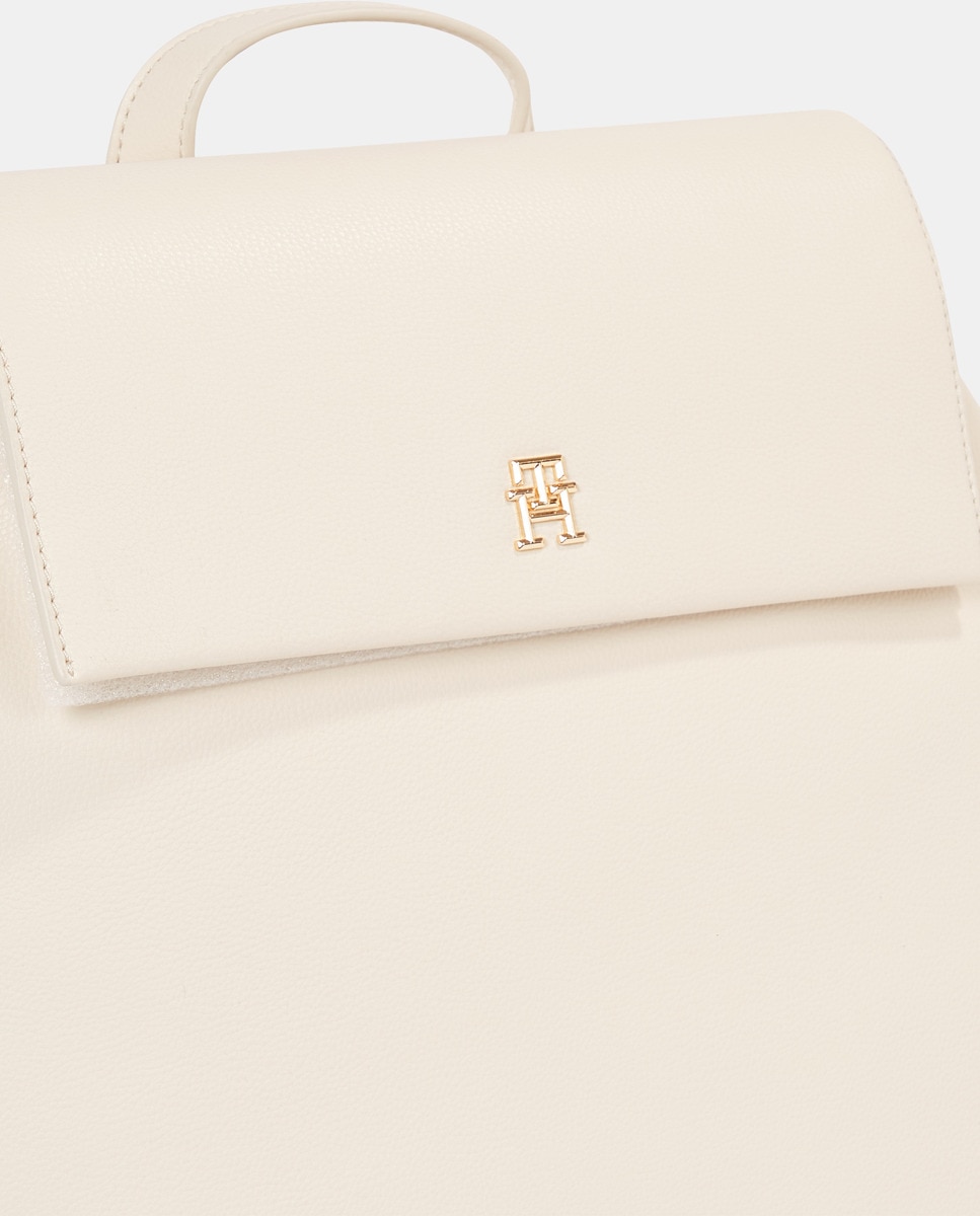 Mochila com Aba Branco-3