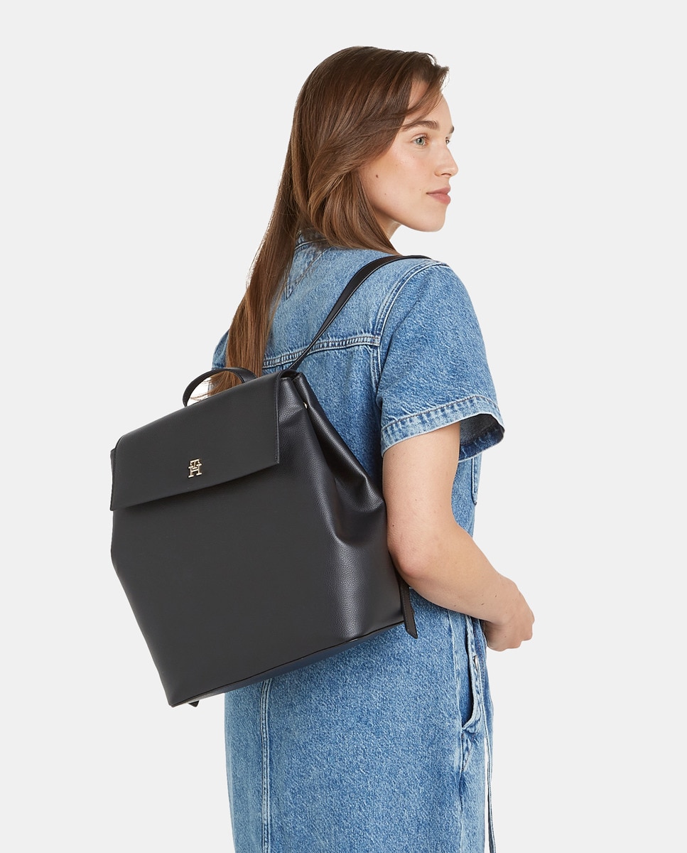Mochila com Aba Preto-2
