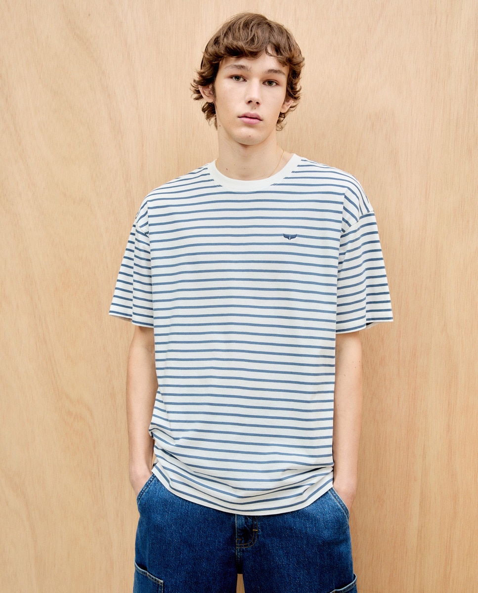 T-shirt de Manga Curta com Risca Azul-2