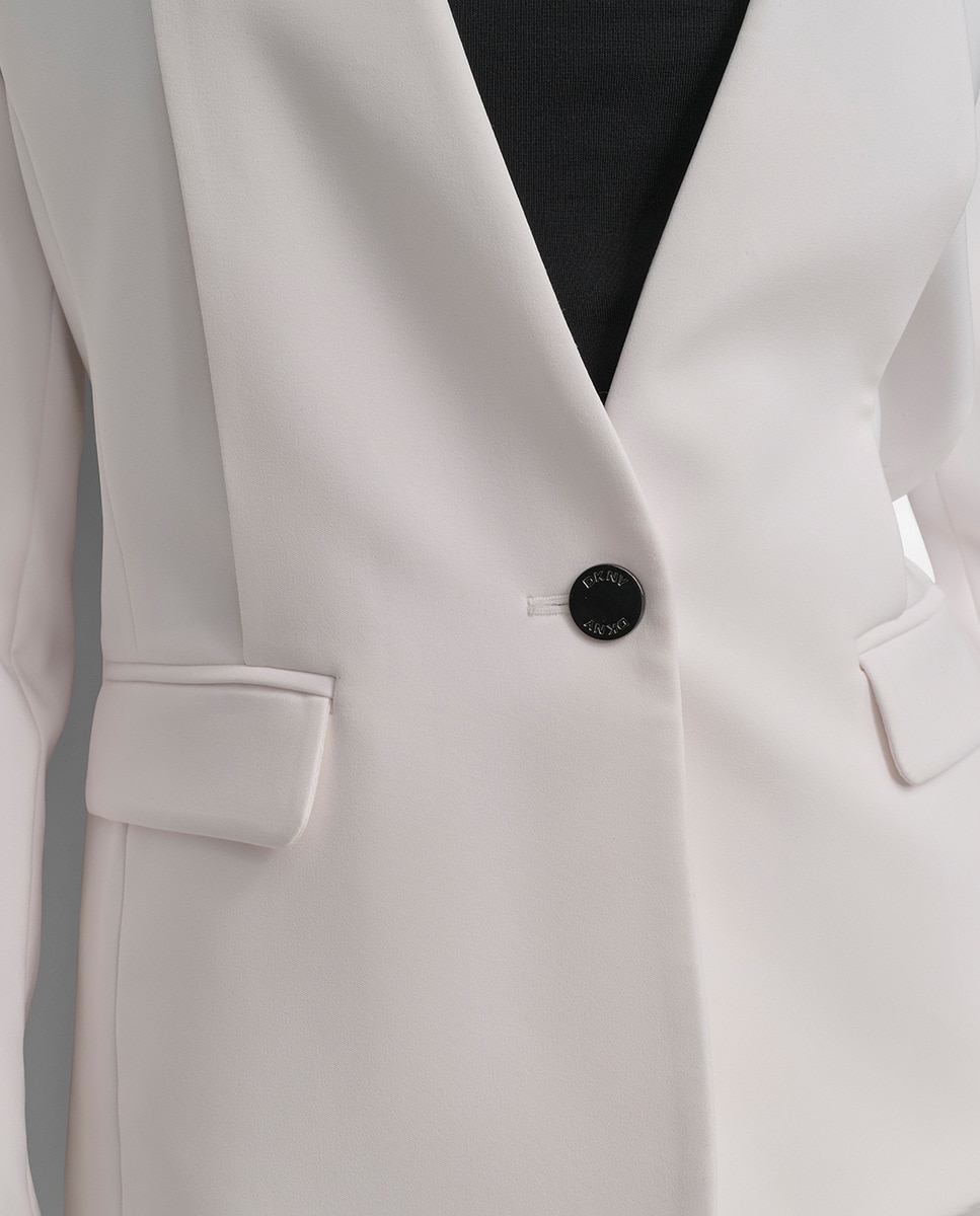 Blazer sem Gola com Detalhe de Duas Pregas à Frente e um Botão Cru-5
