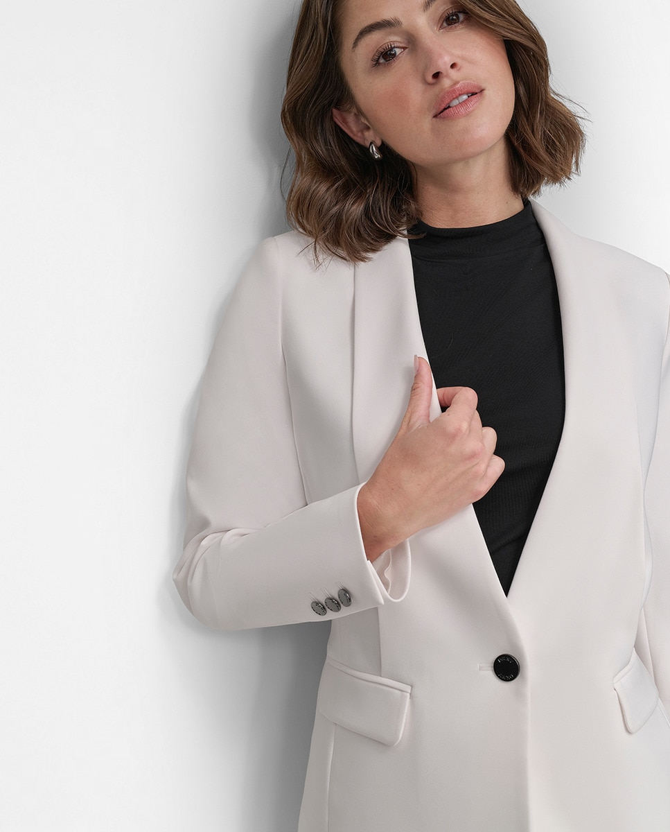 Blazer sem Gola com Detalhe de Duas Pregas à Frente e um Botão Cru-4