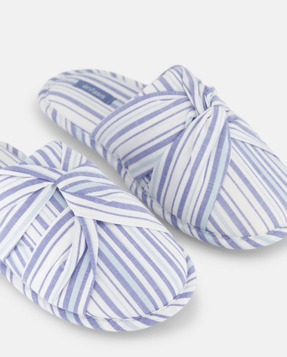 Sapatilhas com Fivela Dourada Azul-5