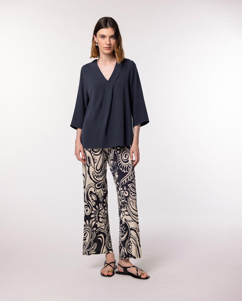 Blusa com Prega à Frente e Decote em Bico Azul-marinho-6