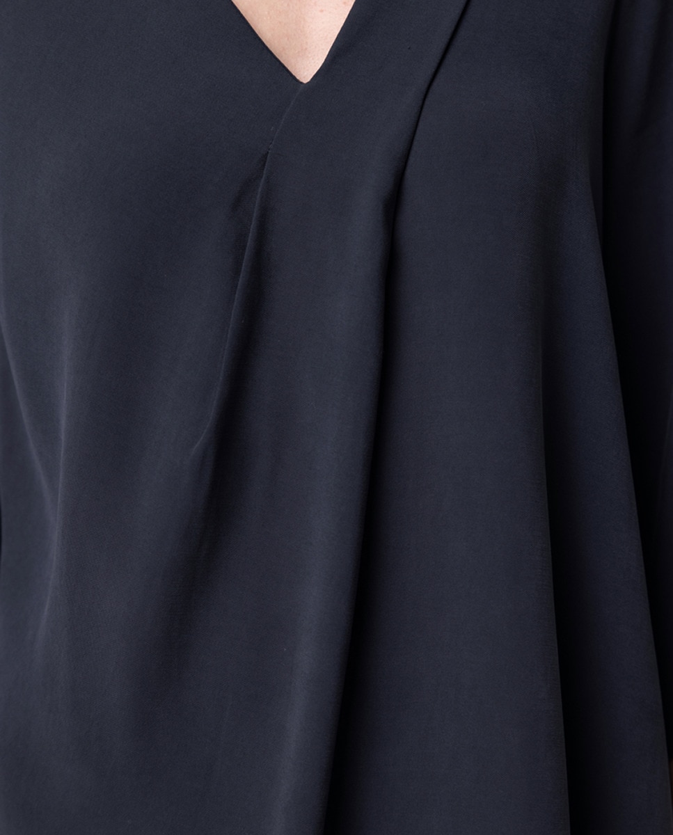 Blusa com Prega à Frente e Decote em Bico Azul-marinho-4