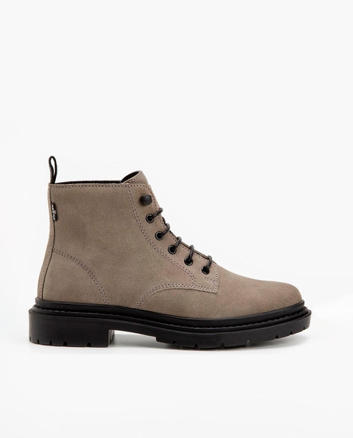 Imagen 0 de Botas de mujer de ante tipo militar con cierre de cordones