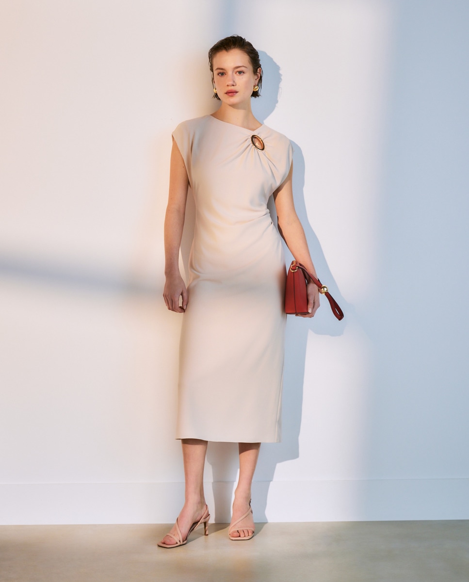 Vestido midi sin mangas
