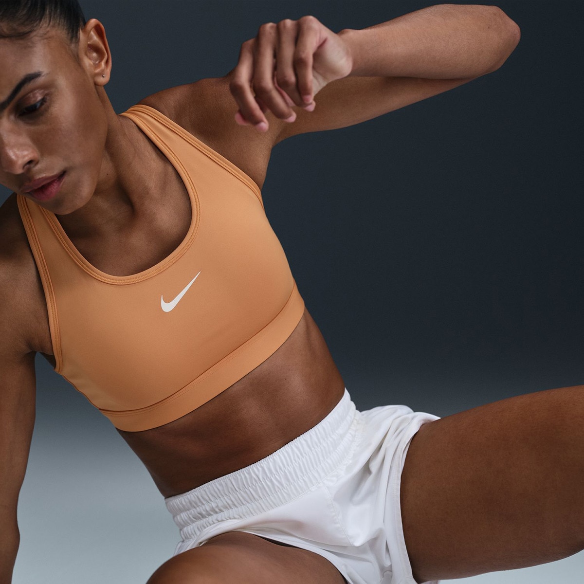 Top de Mulher Swoosh Medium Support Verde-5