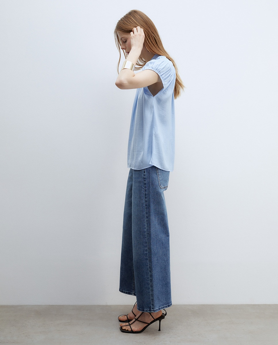 Blusa com Elásticos na Gola Azul-claro-4