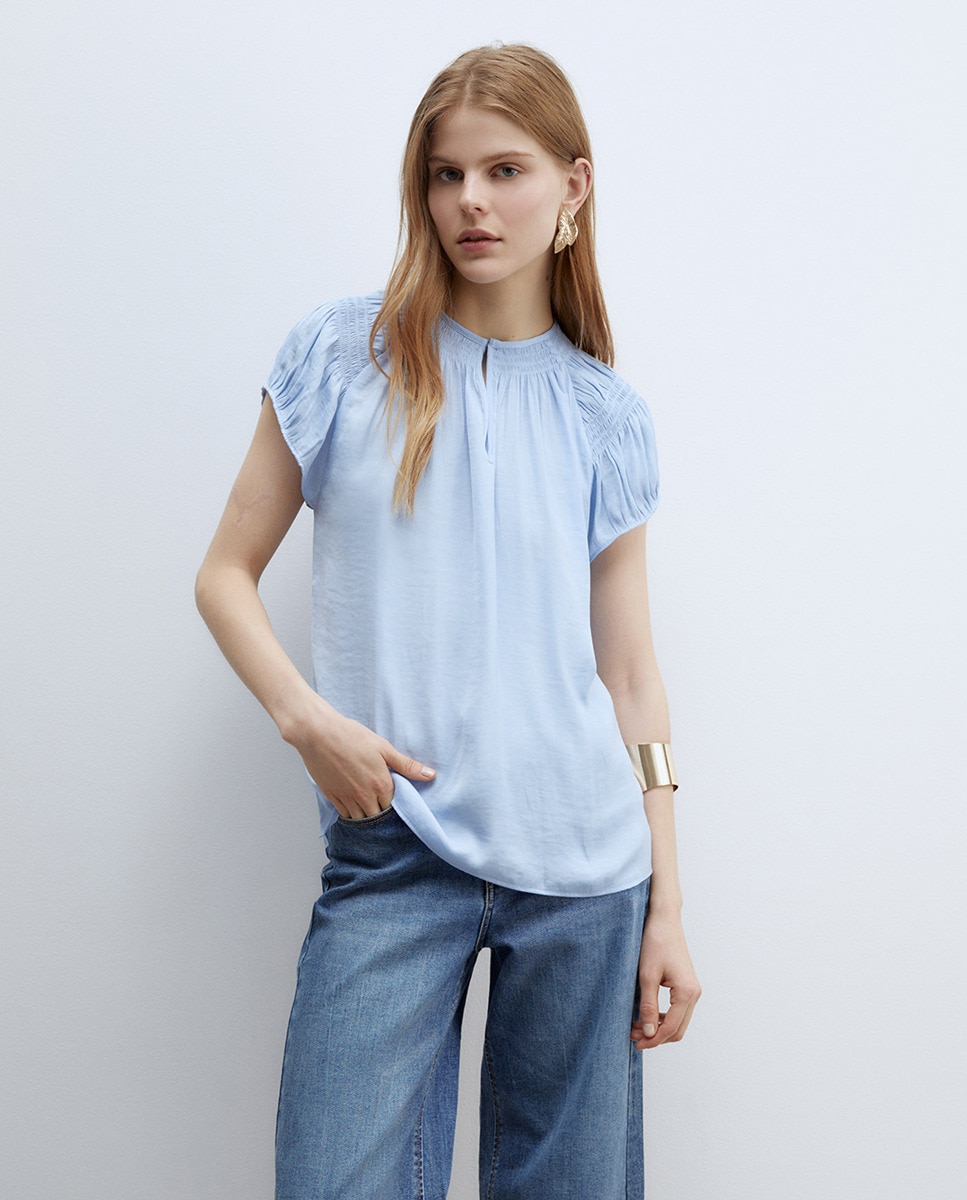 Blusa com Elásticos na Gola Azul-claro-1