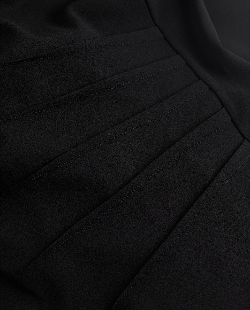 Vestido em Scuba Crepe com Franzidos Preto-6