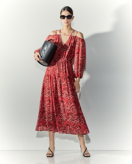 Vestido de chiffon con mangas de obispo y lazo con escote en V Cabernet Tallas Grandes main image 1