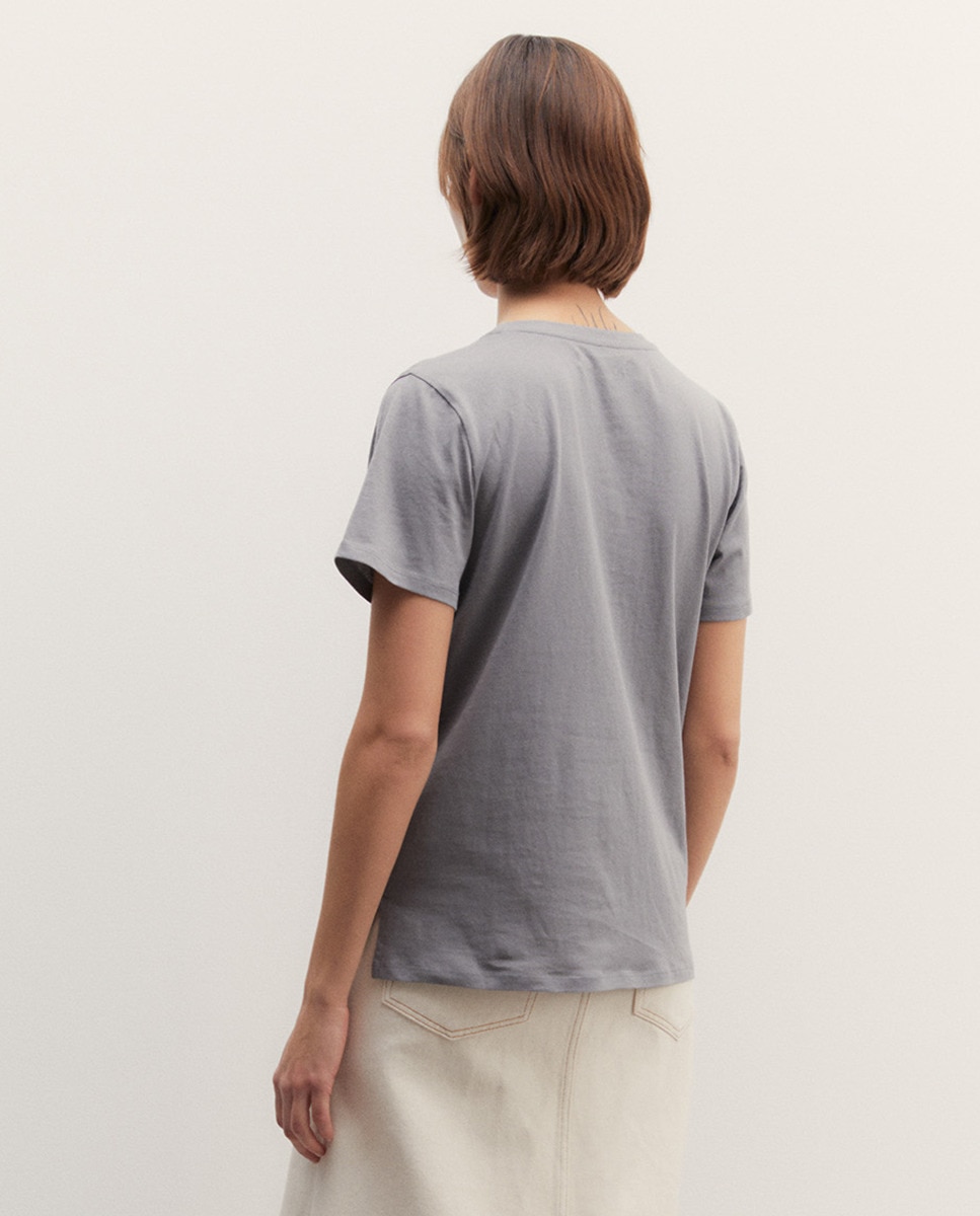 T-shirt com Bolso e Brilhos Cinzento-2