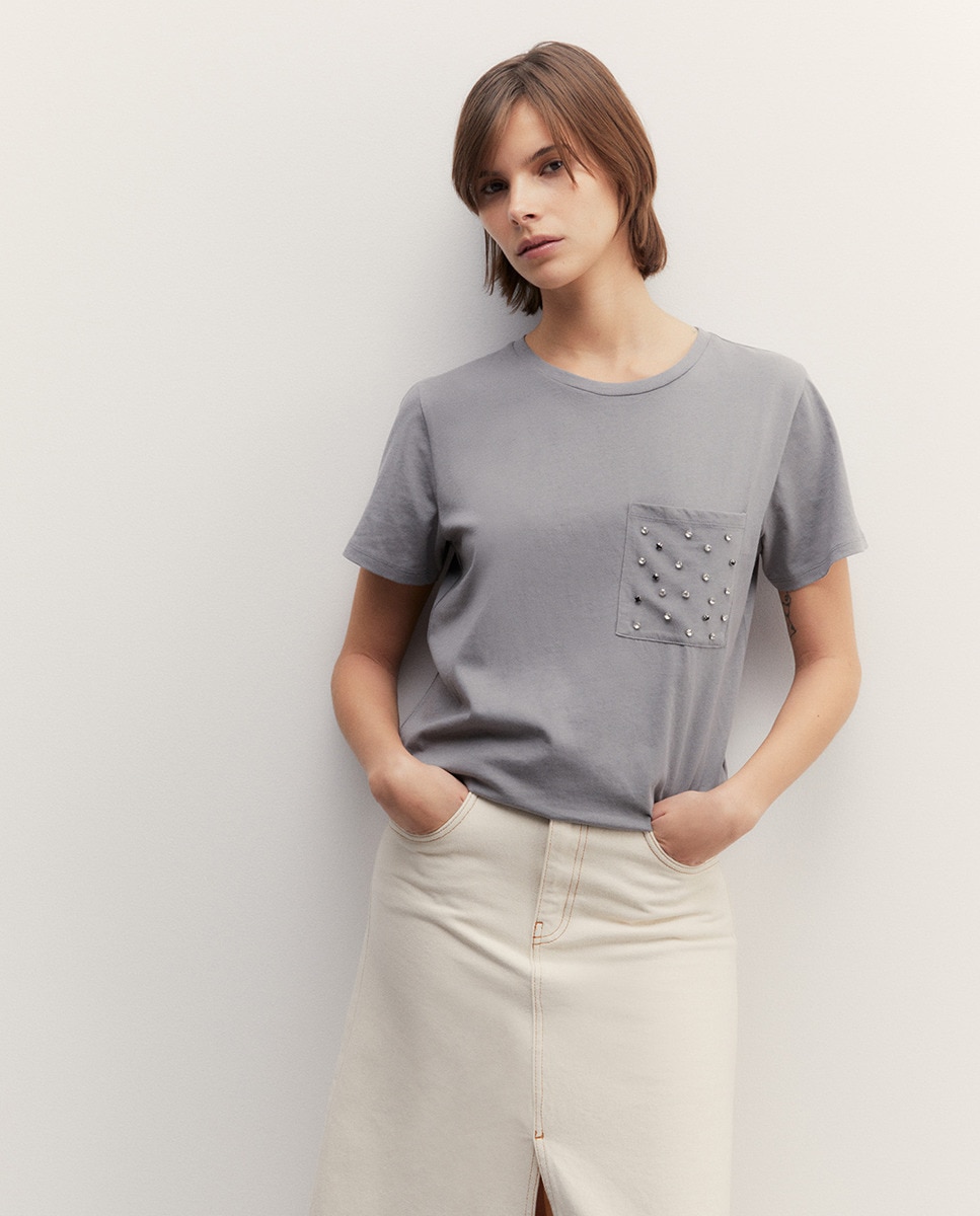 T-shirt com Bolso e Brilhos Cinzento-1