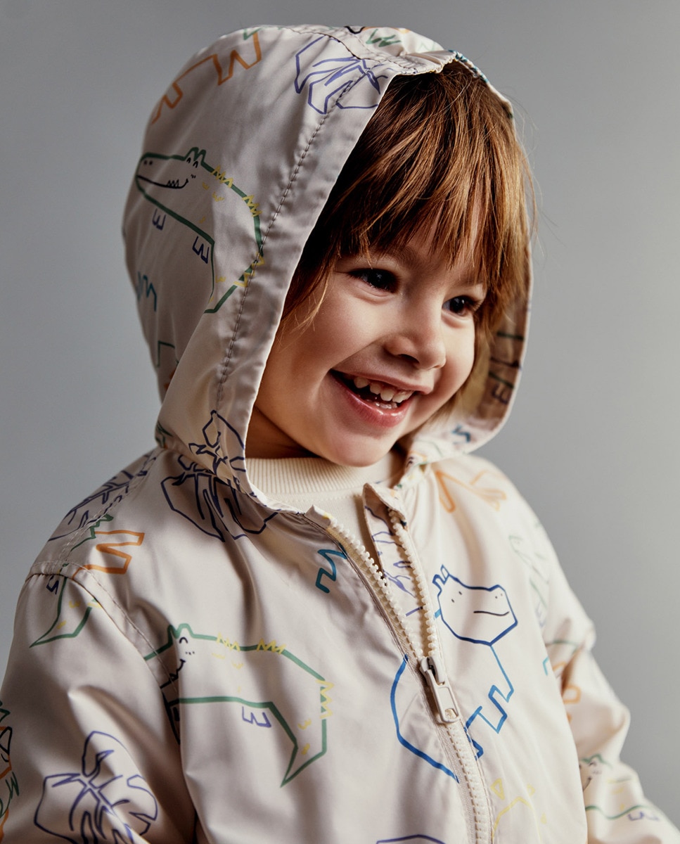 Impermeável Estampado com Capuz Cru-3