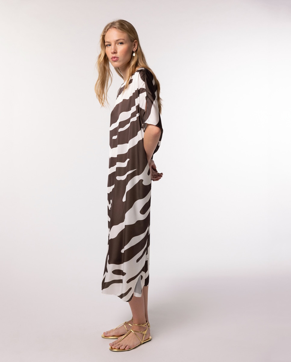Kaftan com Animal Print e Cortes Laterais Castanho-escuro-3