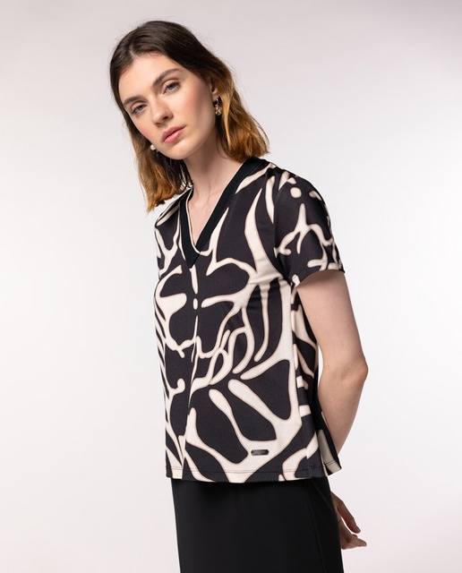 Imagem 0 de T-shirt com Estampado e Decote em Bico