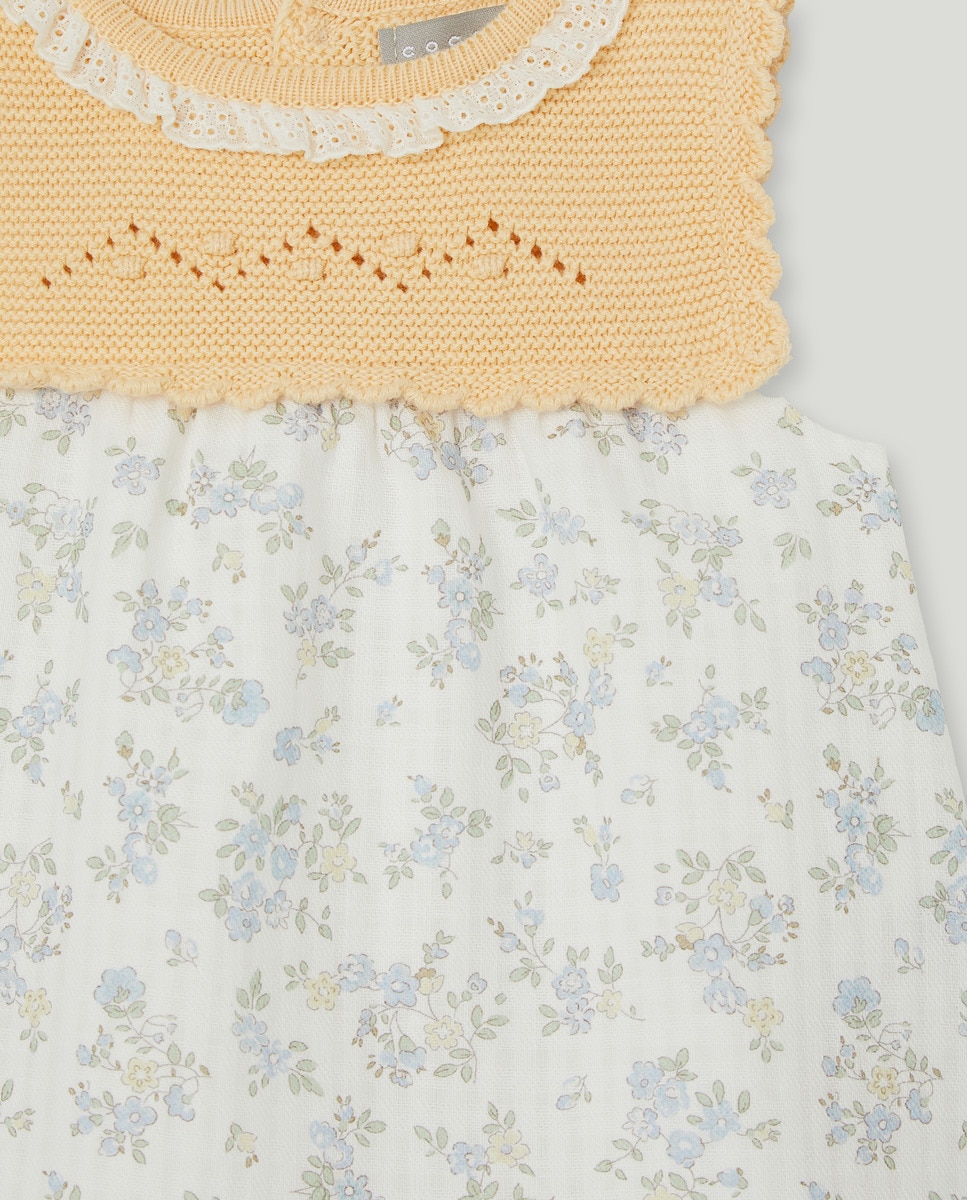 Cueiro Curto de Bebé sem Mangas em Tricot com All Over Print Floral com Ramos 310 Amarelo Claro-3