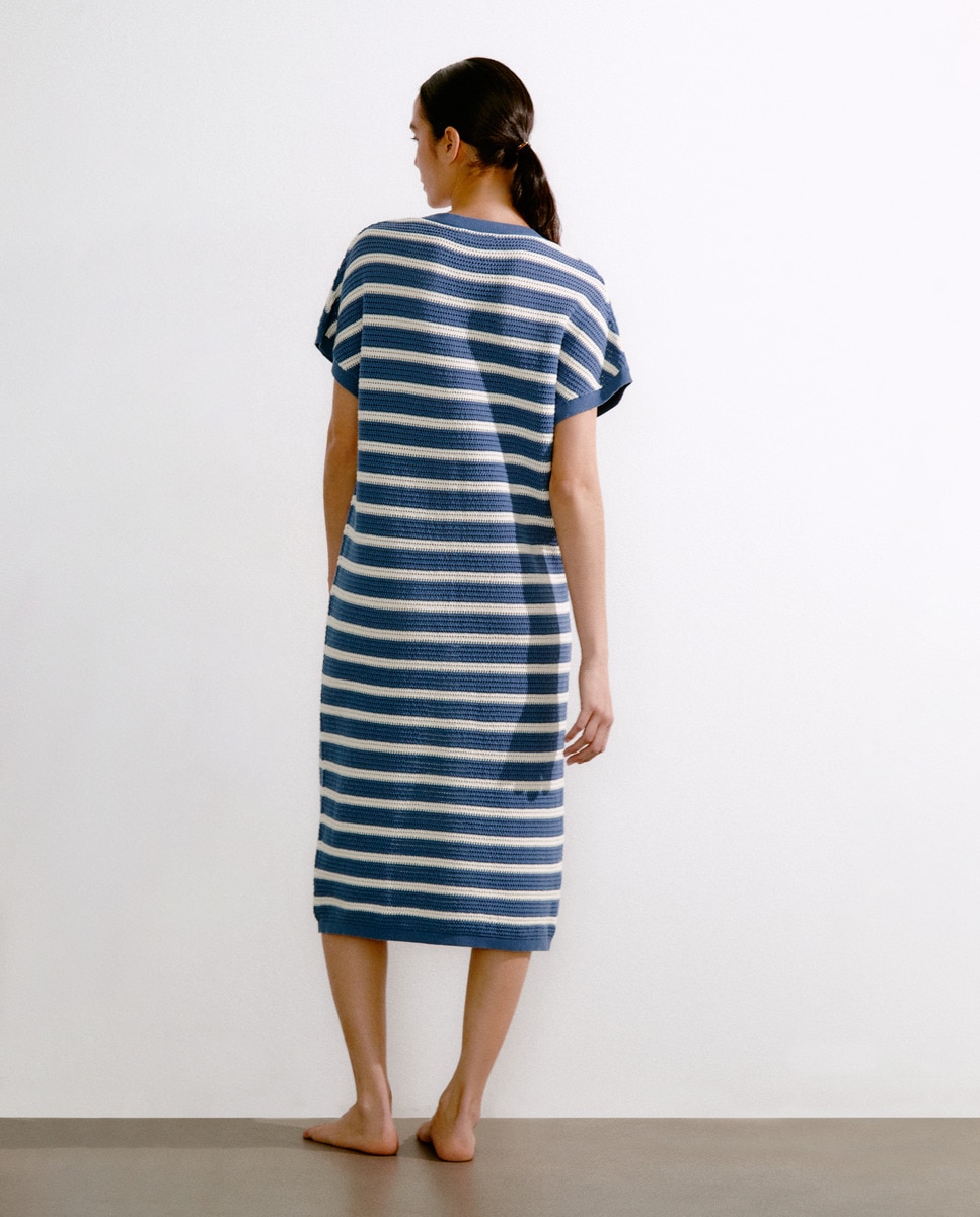 Vestido de Tricot com Decote em Bico Azul-2