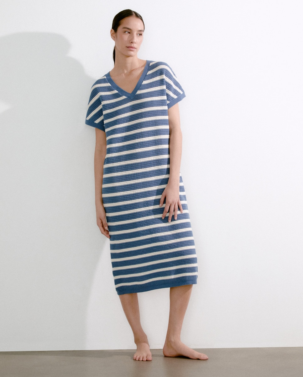 Vestido de Tricot com Decote em Bico Azul-1