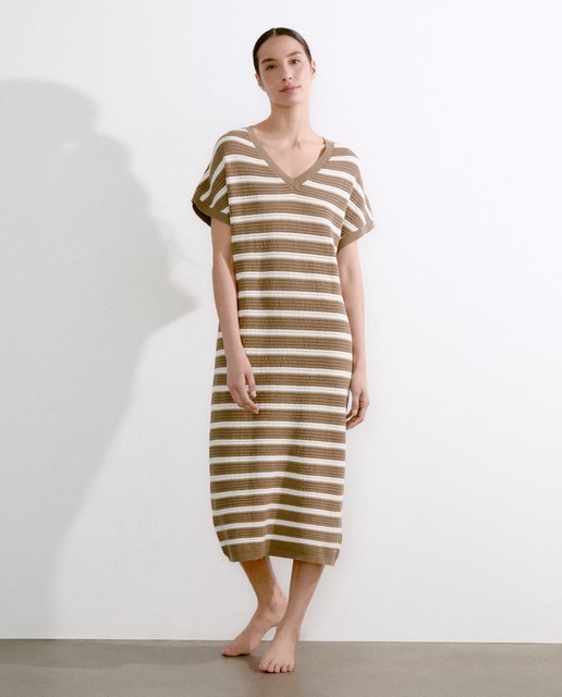 Imagem 0 de Vestido de Tricot com Decote em Bico