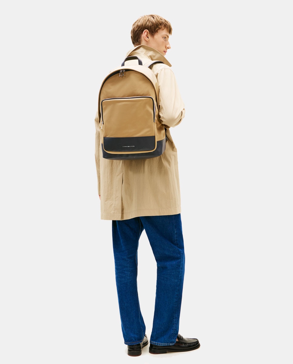 Mochila de Poliéster Reciclado com Alças Ajustáveis e Bolso Exterior Castanho-2