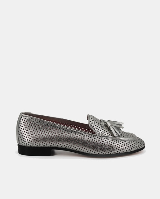 Imagem 0 de Mocassins em Pele Perfurada e Salto Baixo