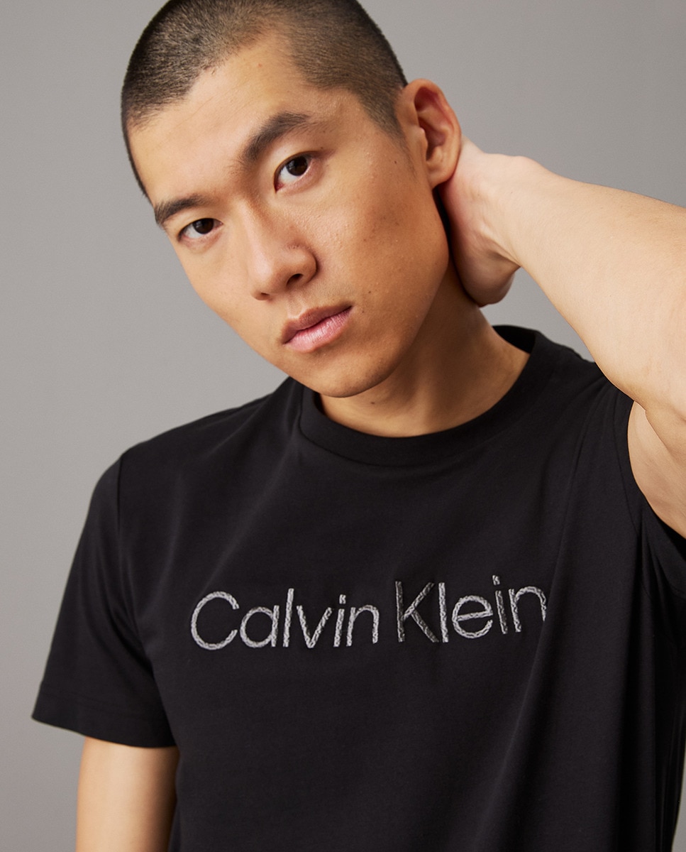 T-shirt com Bordado em Textura Preto-3
