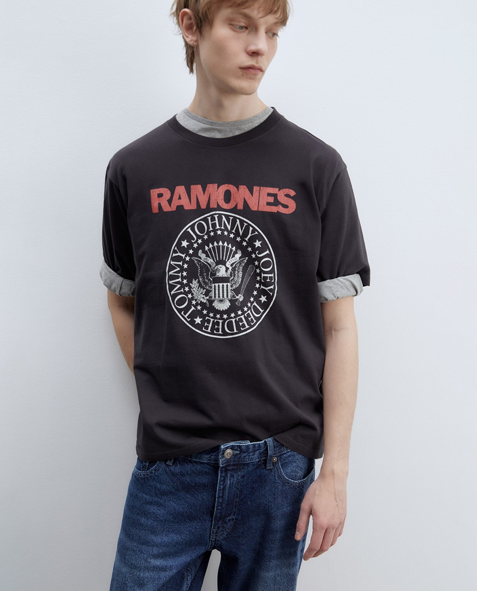 T-shirt Ramones Preto-1