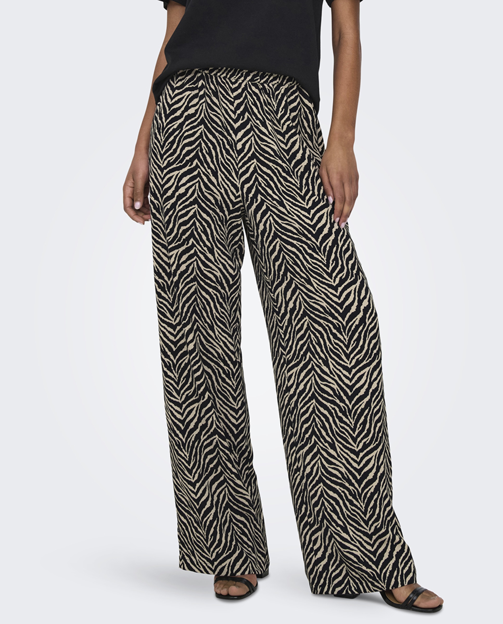 Calças com Animal Print Preto-4
