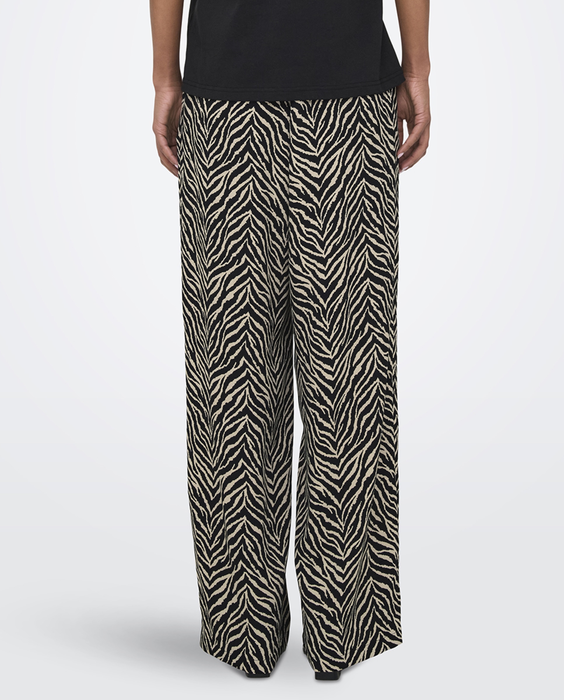 Calças com Animal Print Preto-2