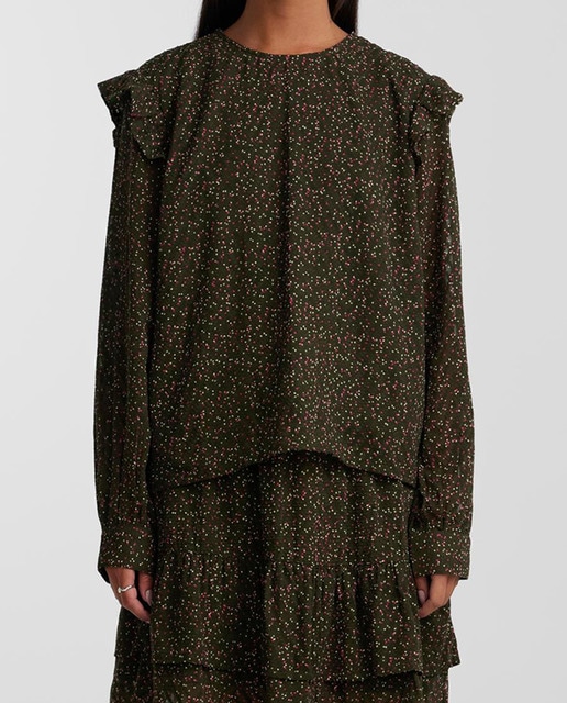 Imagen 0 de Blusa de mujer con volantes en hombros de mujer