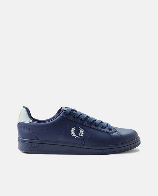 Imagen 0 de Zapatillas de hombre tipo casco bajas en piel con detalle de logotipo