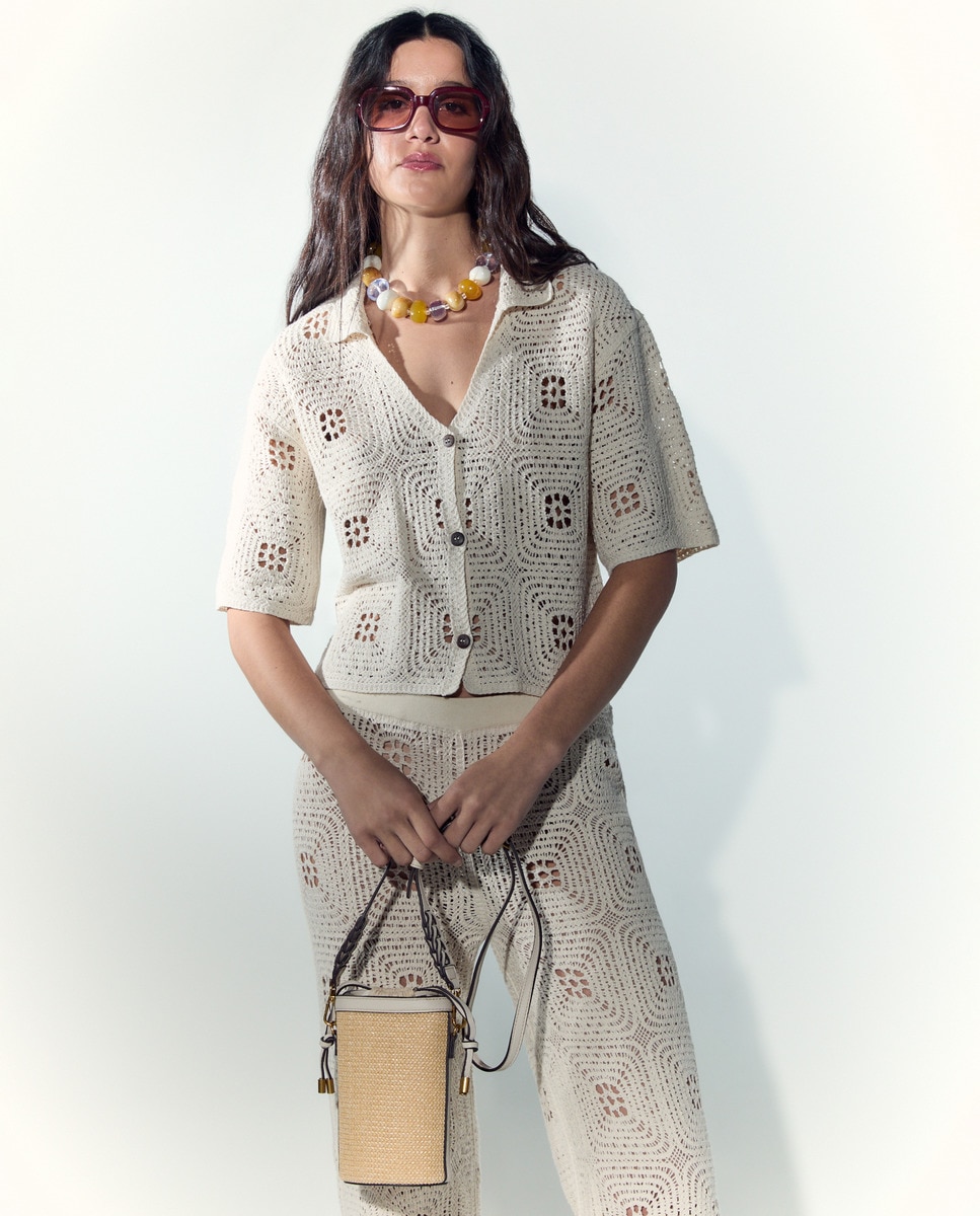 Mini Mala Bucket Entrançada com Detalhes em Contraste Branco-4