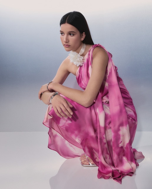 Vestido escote asemétrico estampado