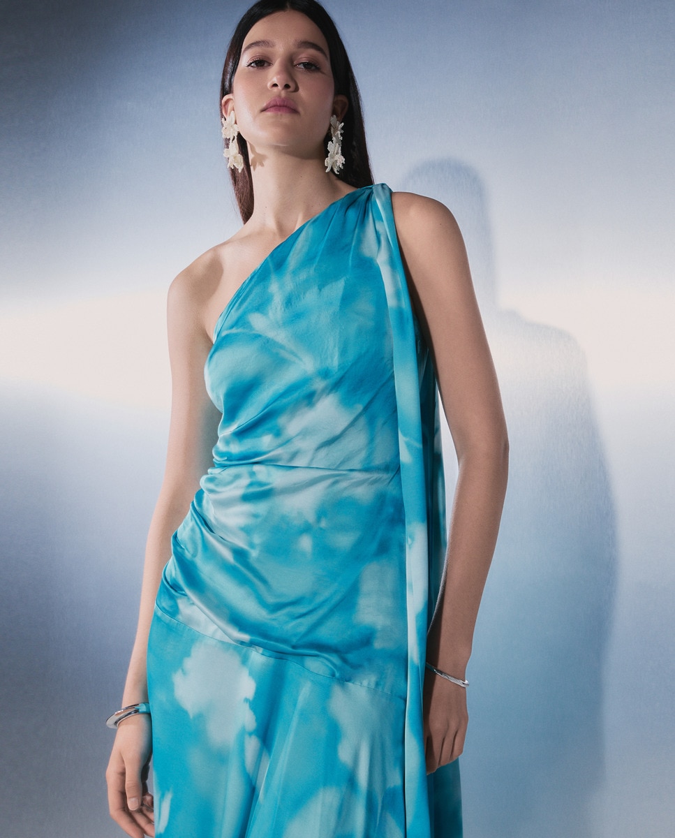 Vestido com Decote Assimétrico Estampado Azul-1