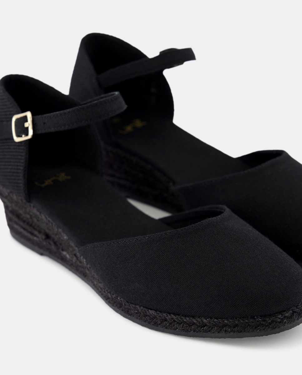 Alpargata con cuña y pulsera Negro-5