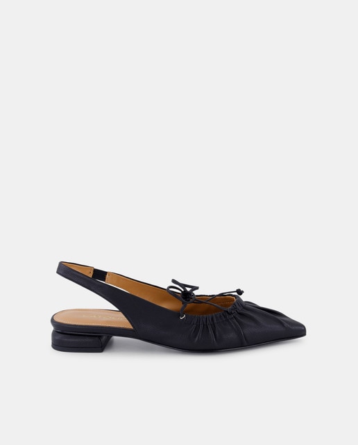 Imagem 0 de Sapatos Rasos com Adorno de Laço