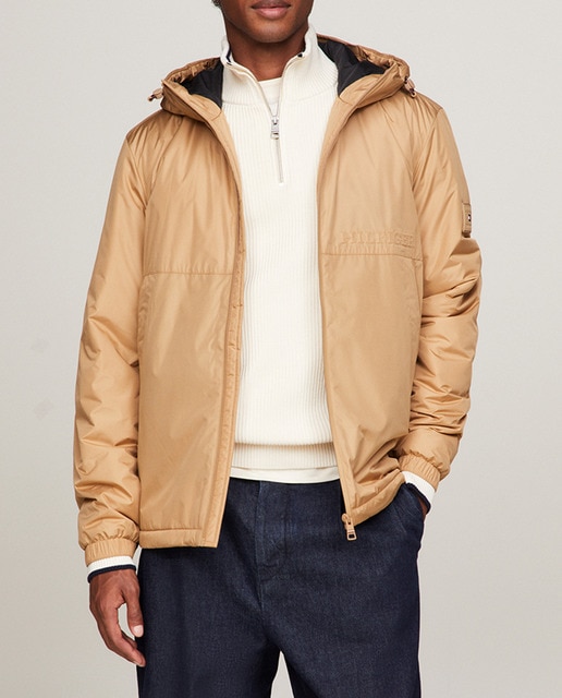 Imagen 0 de Chaqueta lisa con capucha y branding al tono en relieve