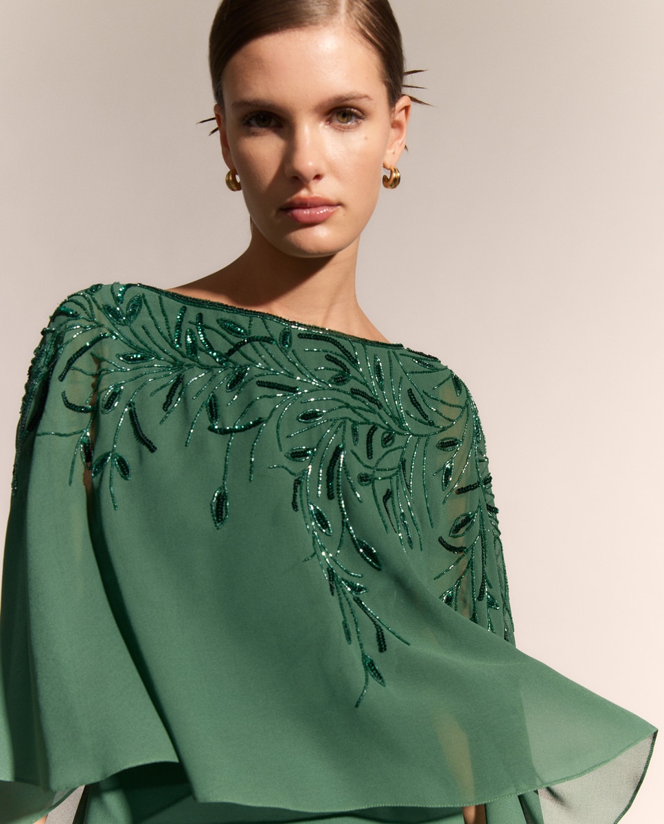 Vestido Comprido com Pedraria em Capelina 530 Verde Escuro-2