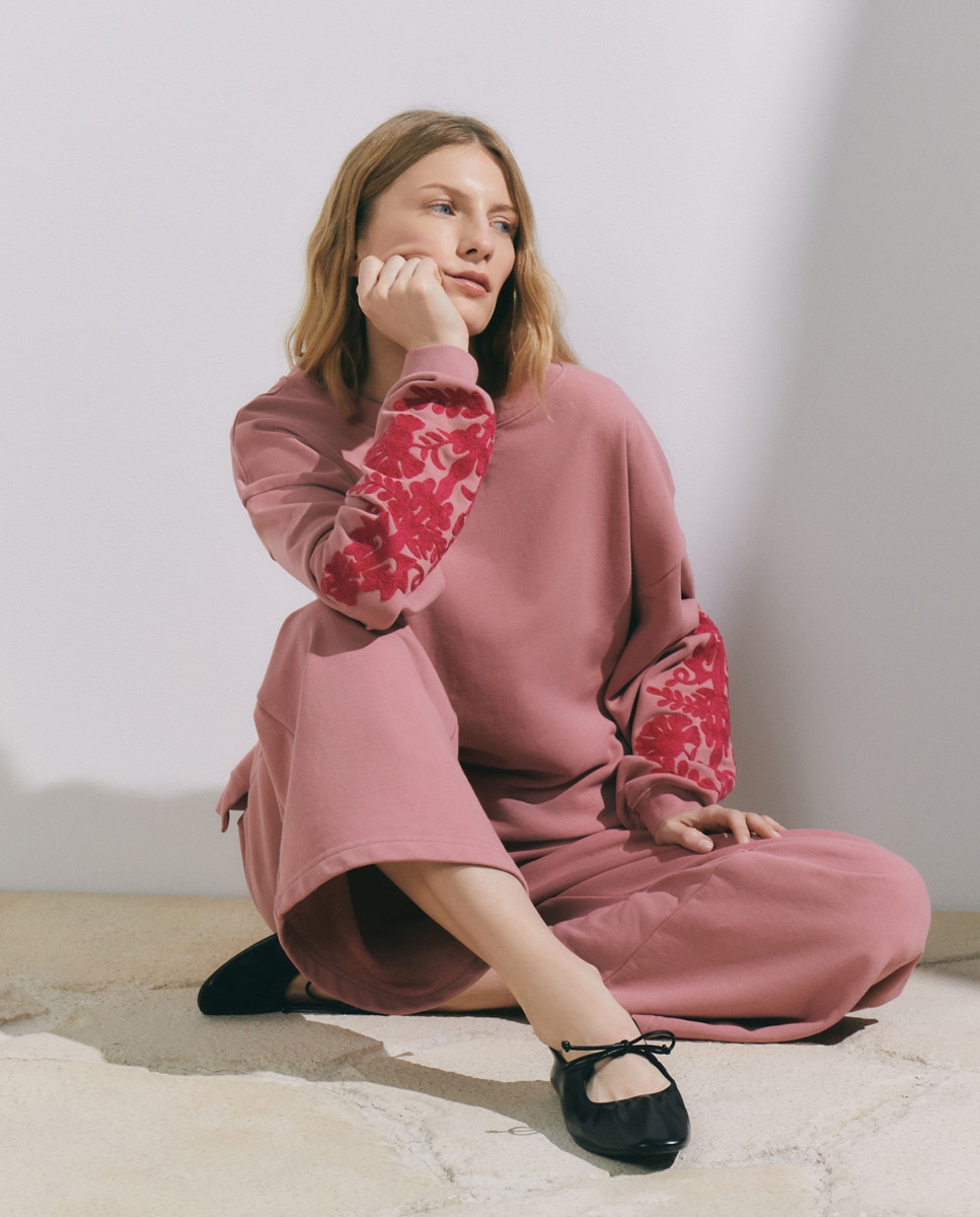 Sweatshirt com Mangas Bordadas Rosa-2