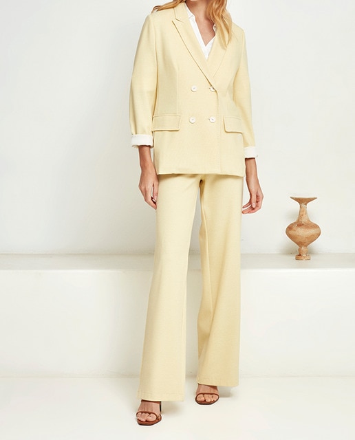 Imagen 0 de Blazer de mujer entallado amarillo