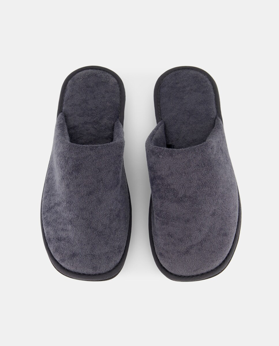 Zapatilla rizo con piso de goma Gris-4